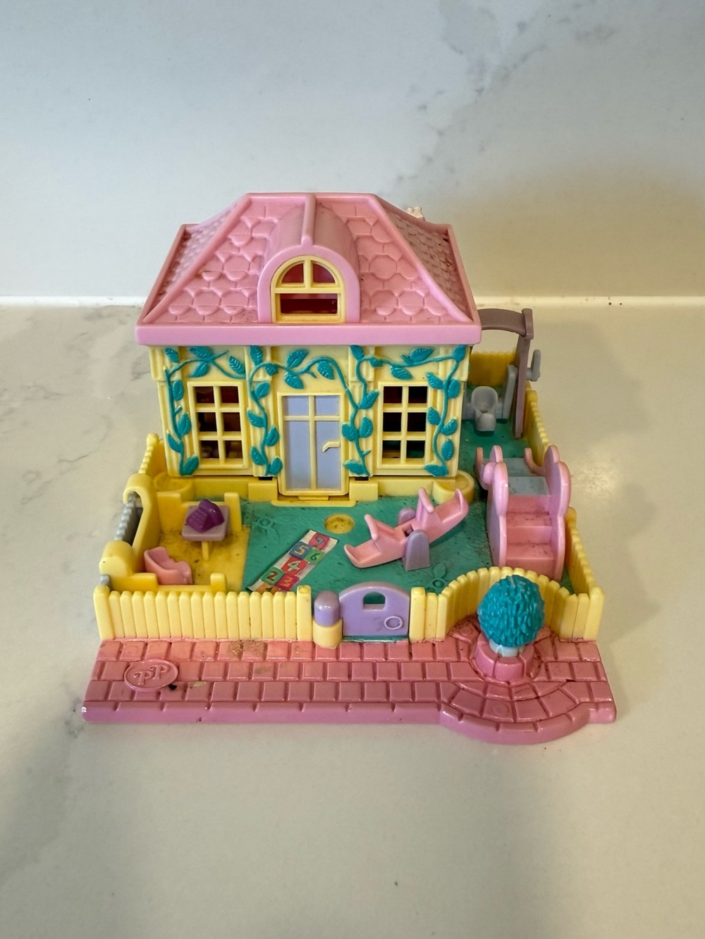 Polly Pocket Mini Playhouse Toy - Pink & Yellow